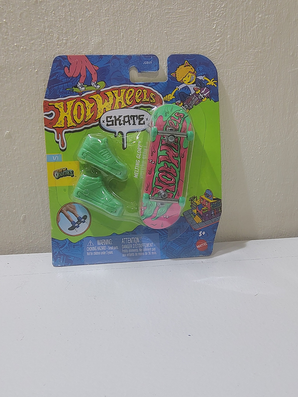 Hot Wheels Skate Fingerboard - Melting Glory (HW Oddities ) with Skate Shoes